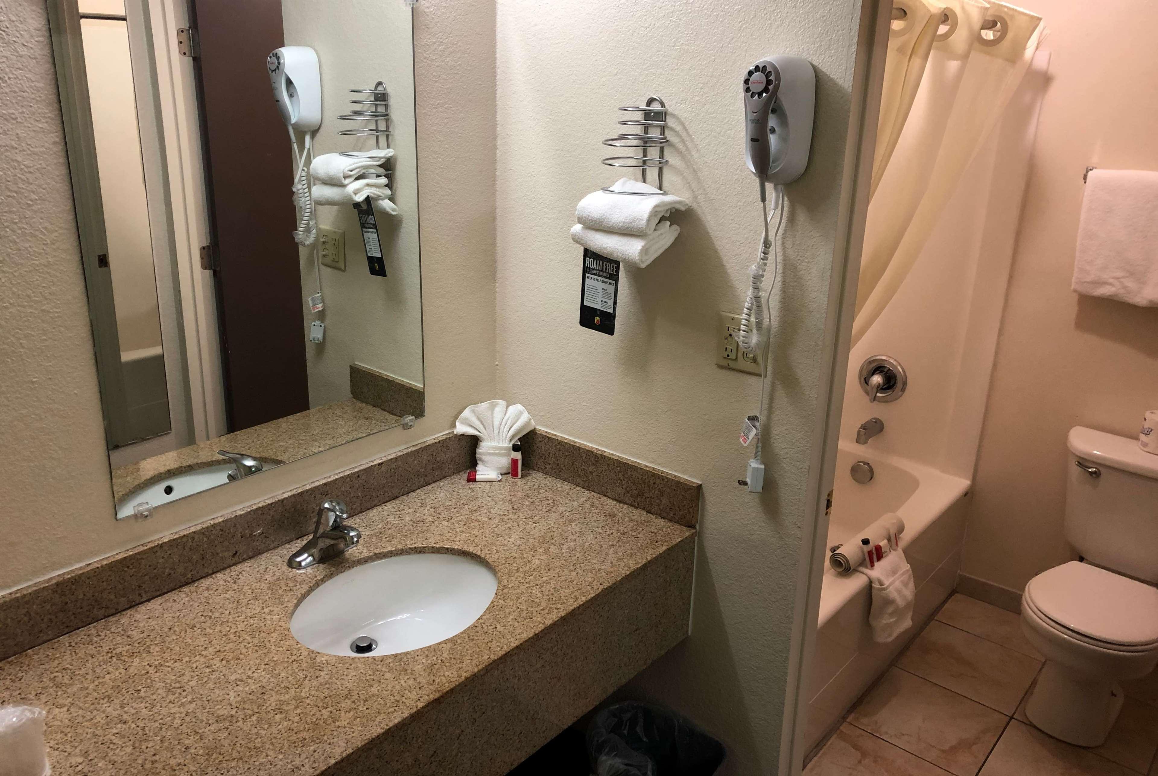 Super 8 By Wyndham Ontario Motel Eksteriør bilde