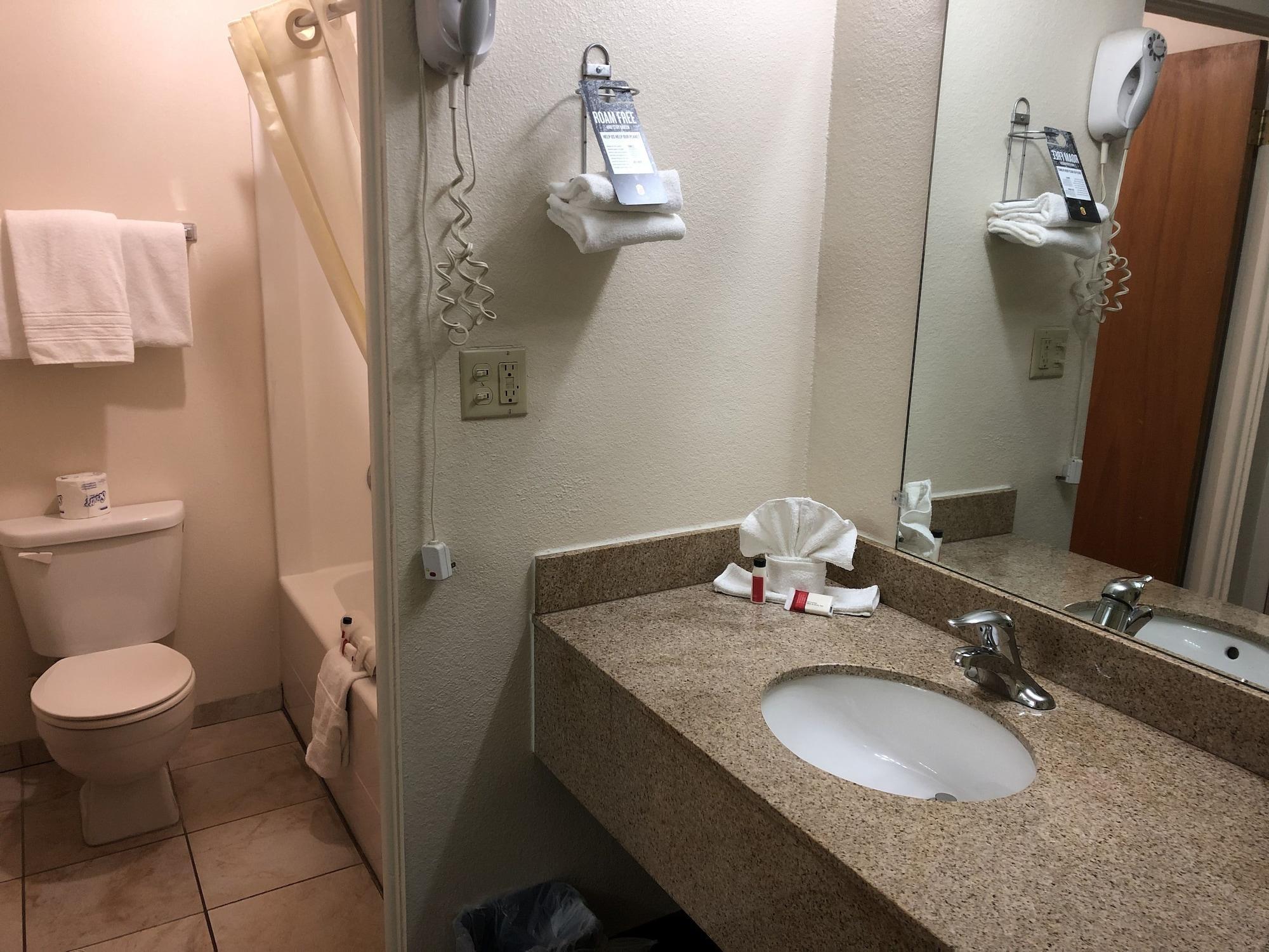 Super 8 By Wyndham Ontario Motel Eksteriør bilde