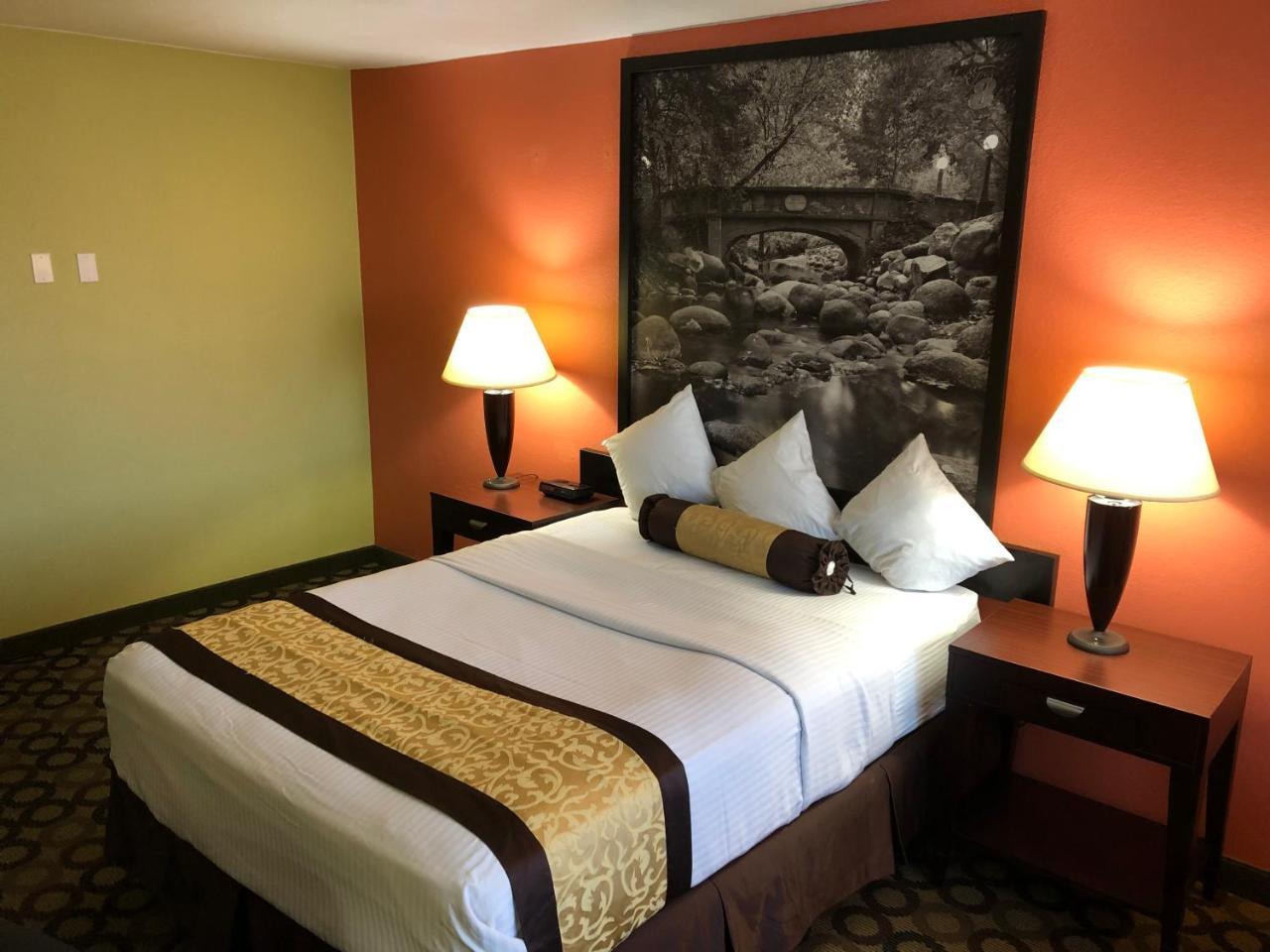 Super 8 By Wyndham Ontario Motel Eksteriør bilde